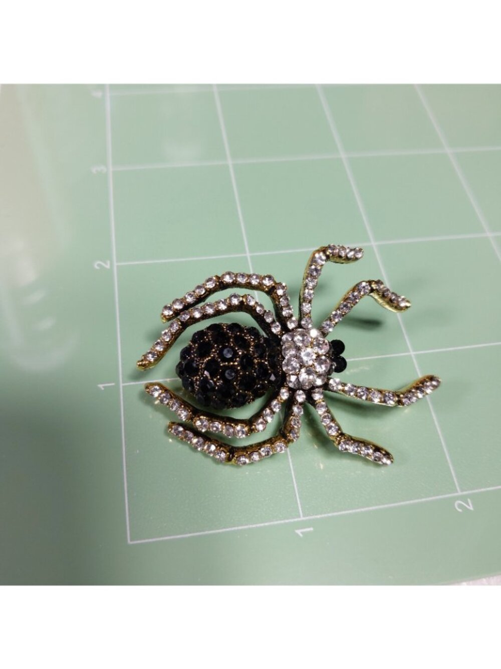 Stunning spider fashion jewelry brooch pin - Picture 4 of 4